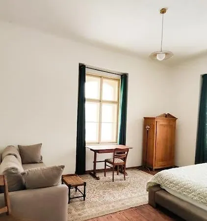 Vakantiehuis Lobkovice: Gemuetliches Gaestehaus Am Schloss Neratovice
