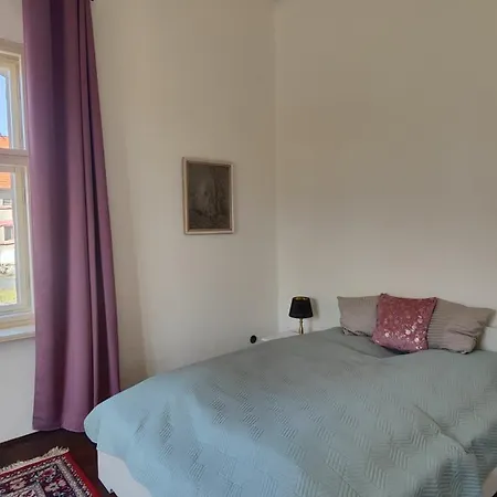 Feriehus Lobkovice: Gemuetliches Gaestehaus Am Schloss