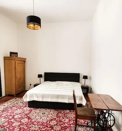 Vakantiehuis Lobkovice: Gemuetliches Gaestehaus Am Schloss *
