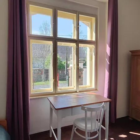 Lobkovice: Gemuetliches Gaestehaus Am Schloss Vakantiehuis Neratovice