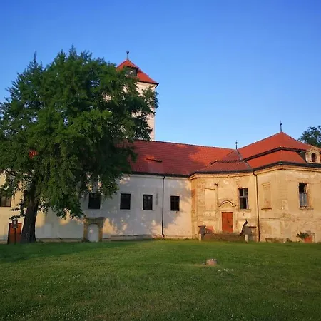 Lobkovice: Gemuetliches Gaestehaus Am Schloss Feriehus Neratovice