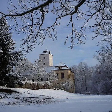 Lobkovice: Gemuetliches Gaestehaus Am Schloss * Neratovice