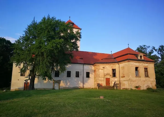 Lobkovice: Gemuetliches Gaestehaus Am Schloss 펜션 Neratovice