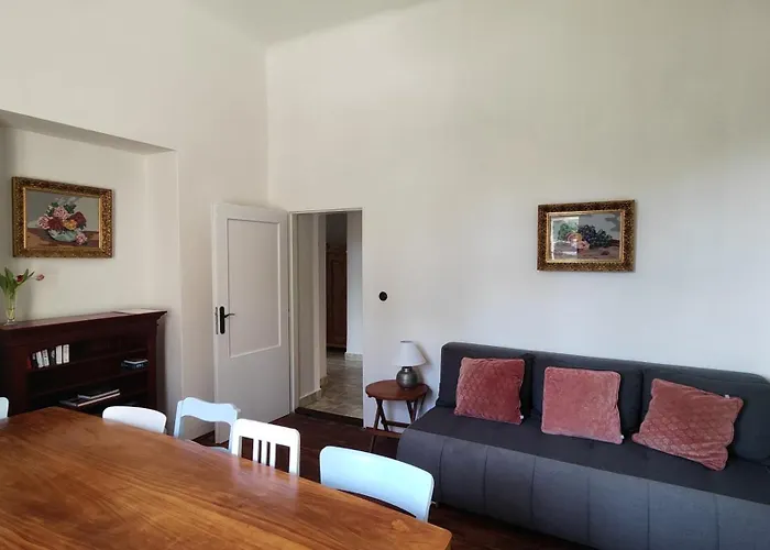 Lobkovice: Gemuetliches Gaestehaus Am Schloss * Neratovice